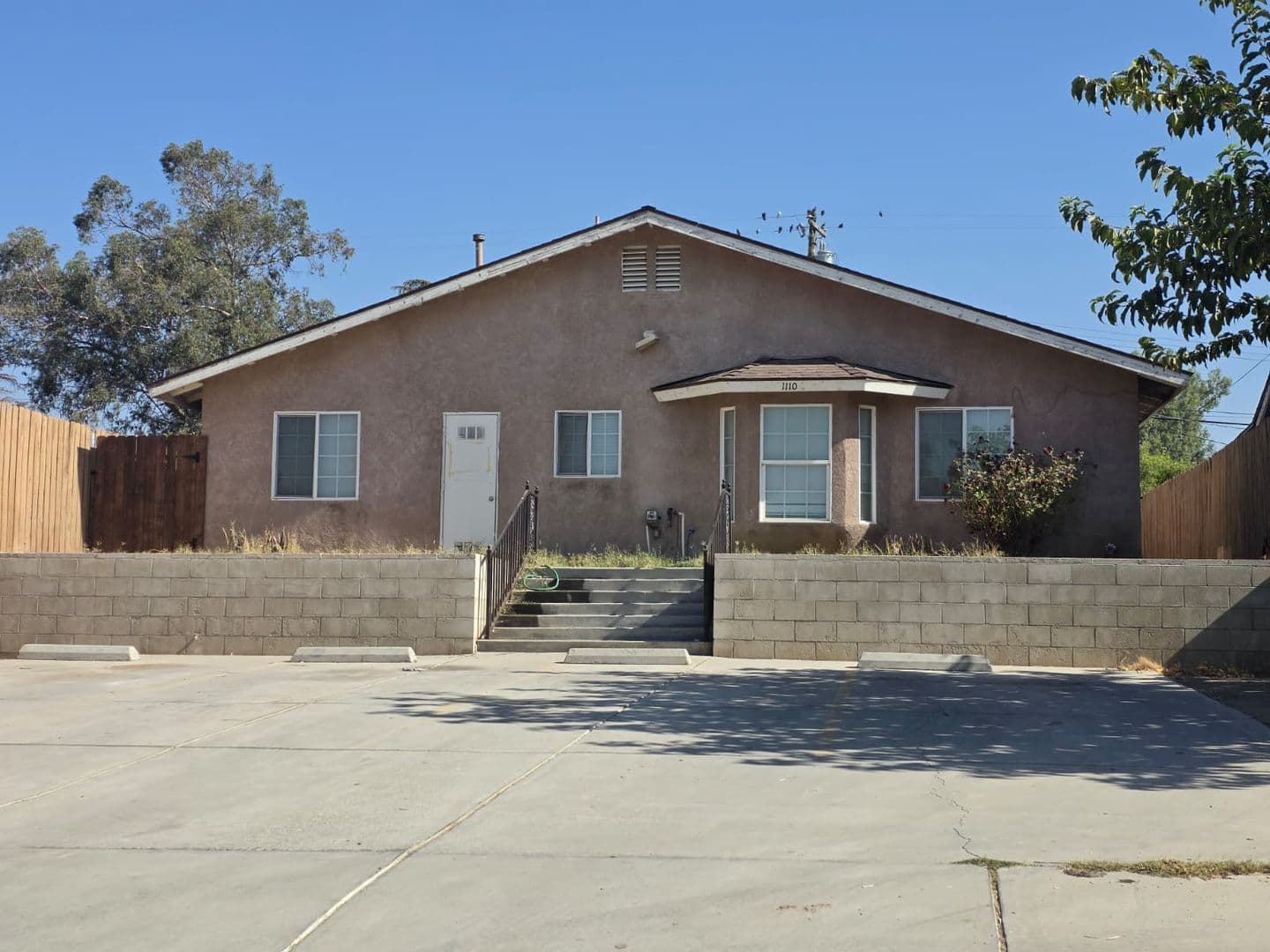Bakersfield Apartment: 1110 Grace St. A-B