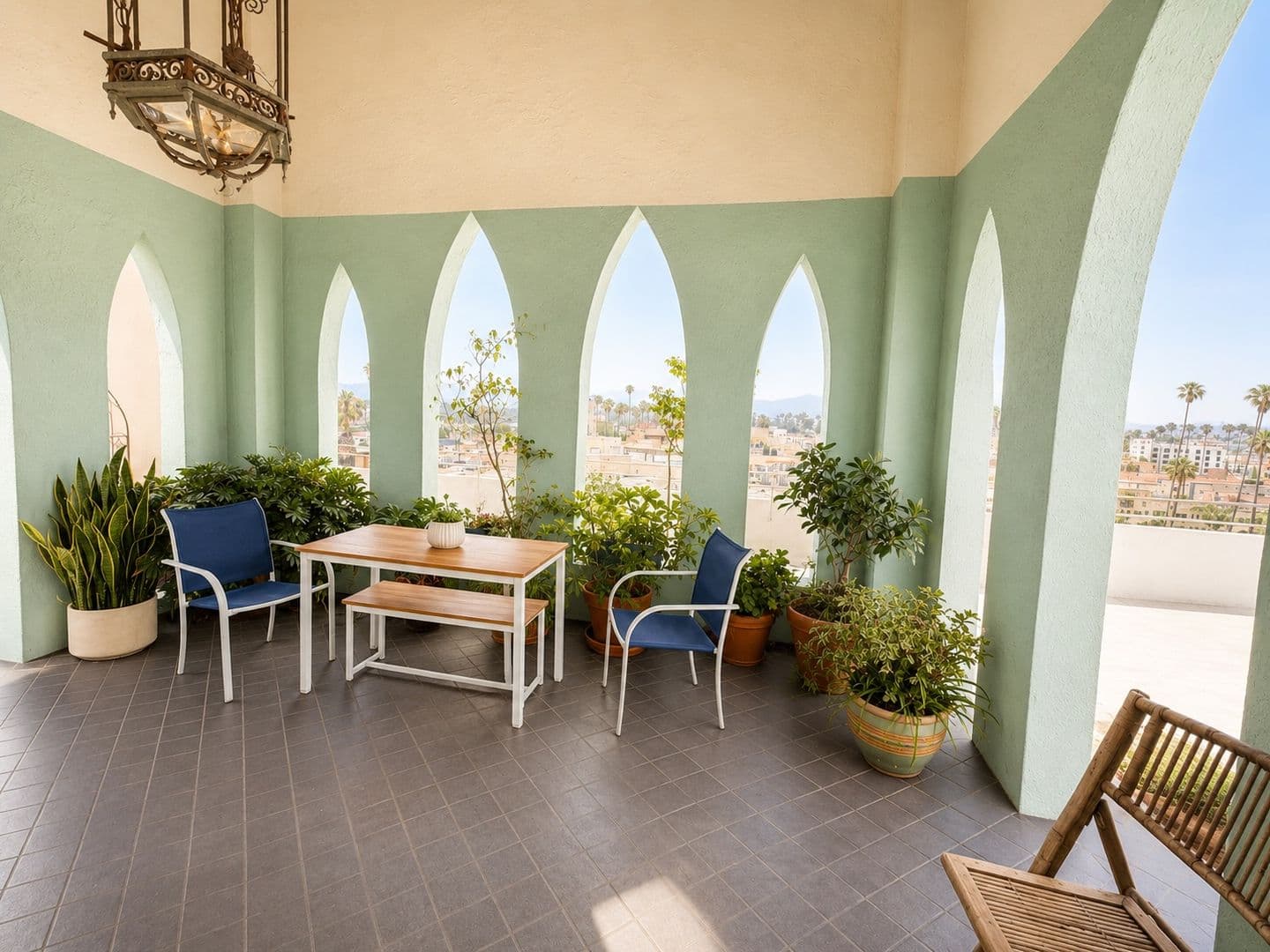 Los Angeles Apartment: 634 S Gramercy Pl