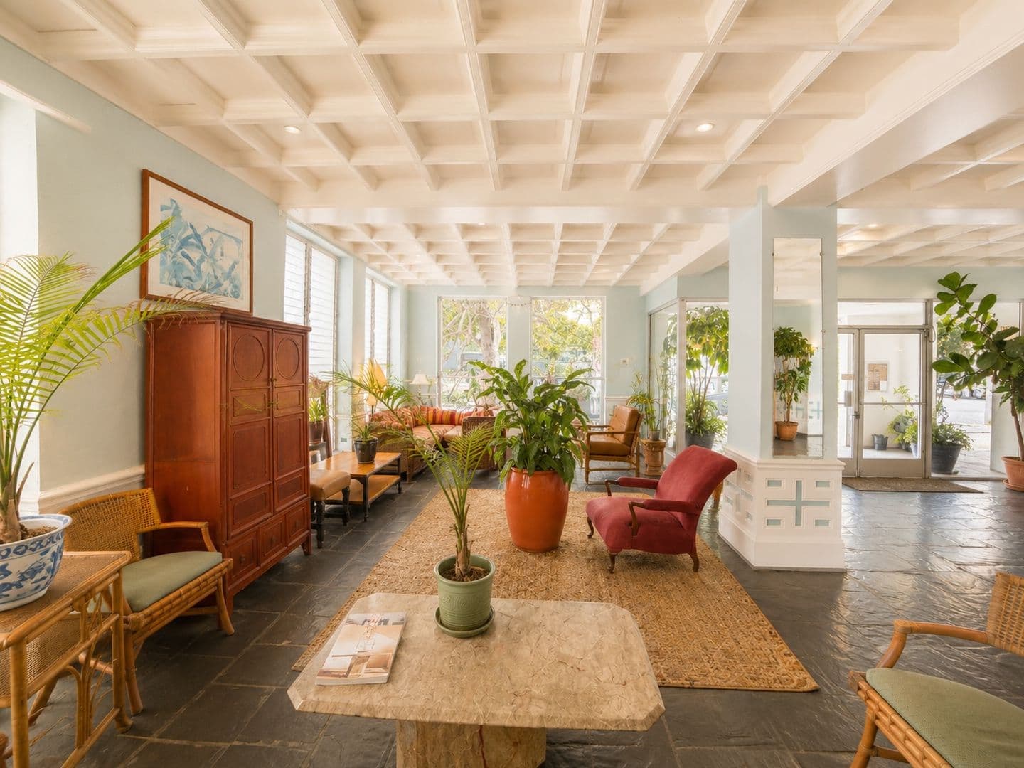 Los Angeles Apartment: 634 S Gramercy Pl