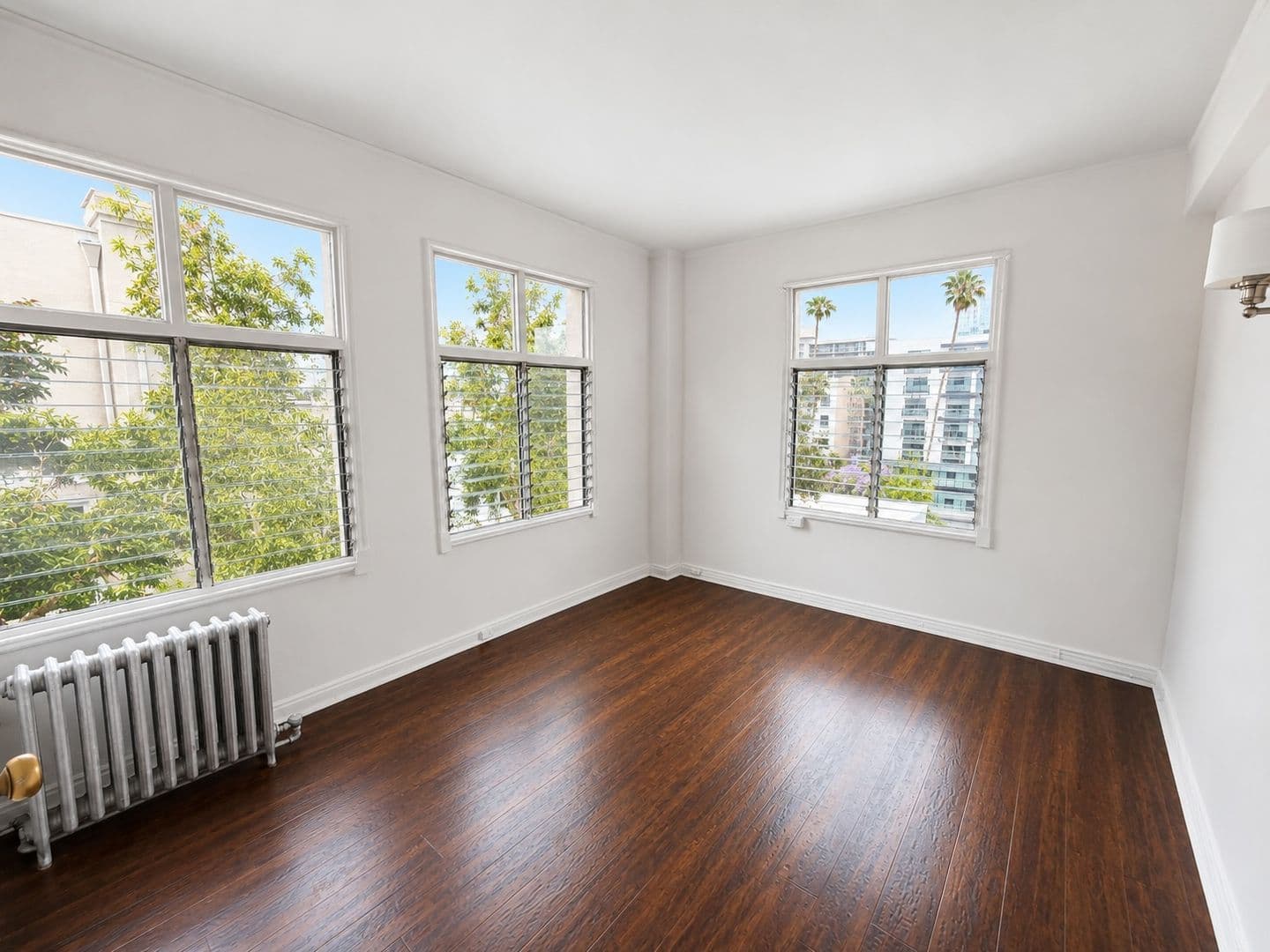 Los Angeles Apartment: 634 S Gramercy Pl