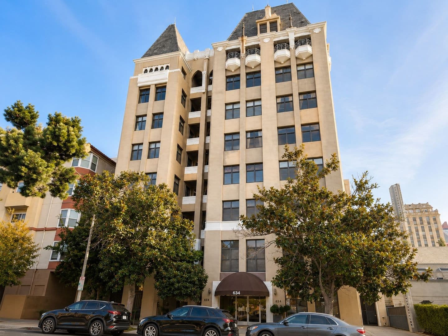 Los Angeles Apartment: 634 S Gramercy Pl