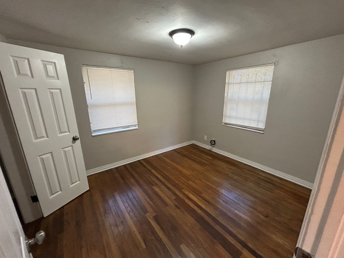Jacksonville House: 1913 W 9th St