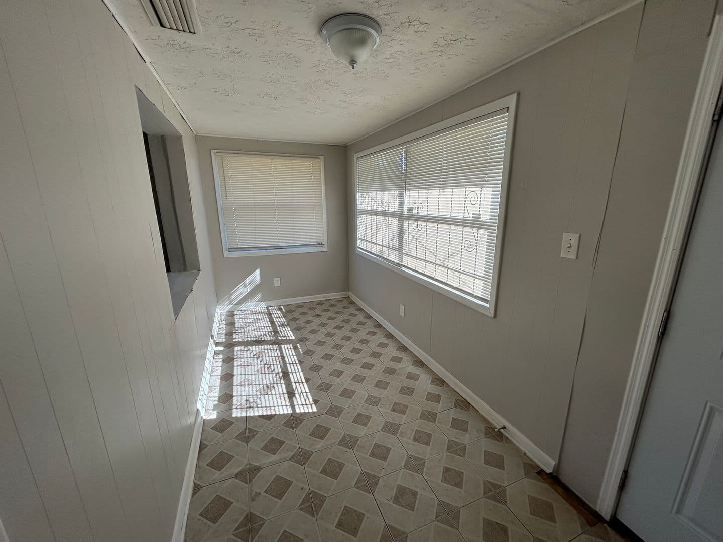 Jacksonville House: 1913 W 9th St