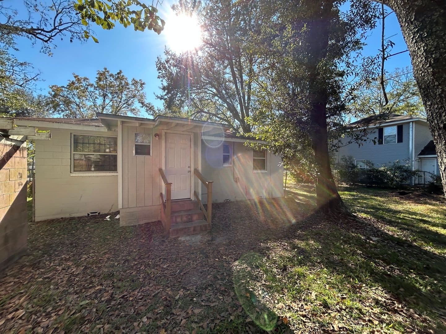 Jacksonville House: 1913 W 9th St
