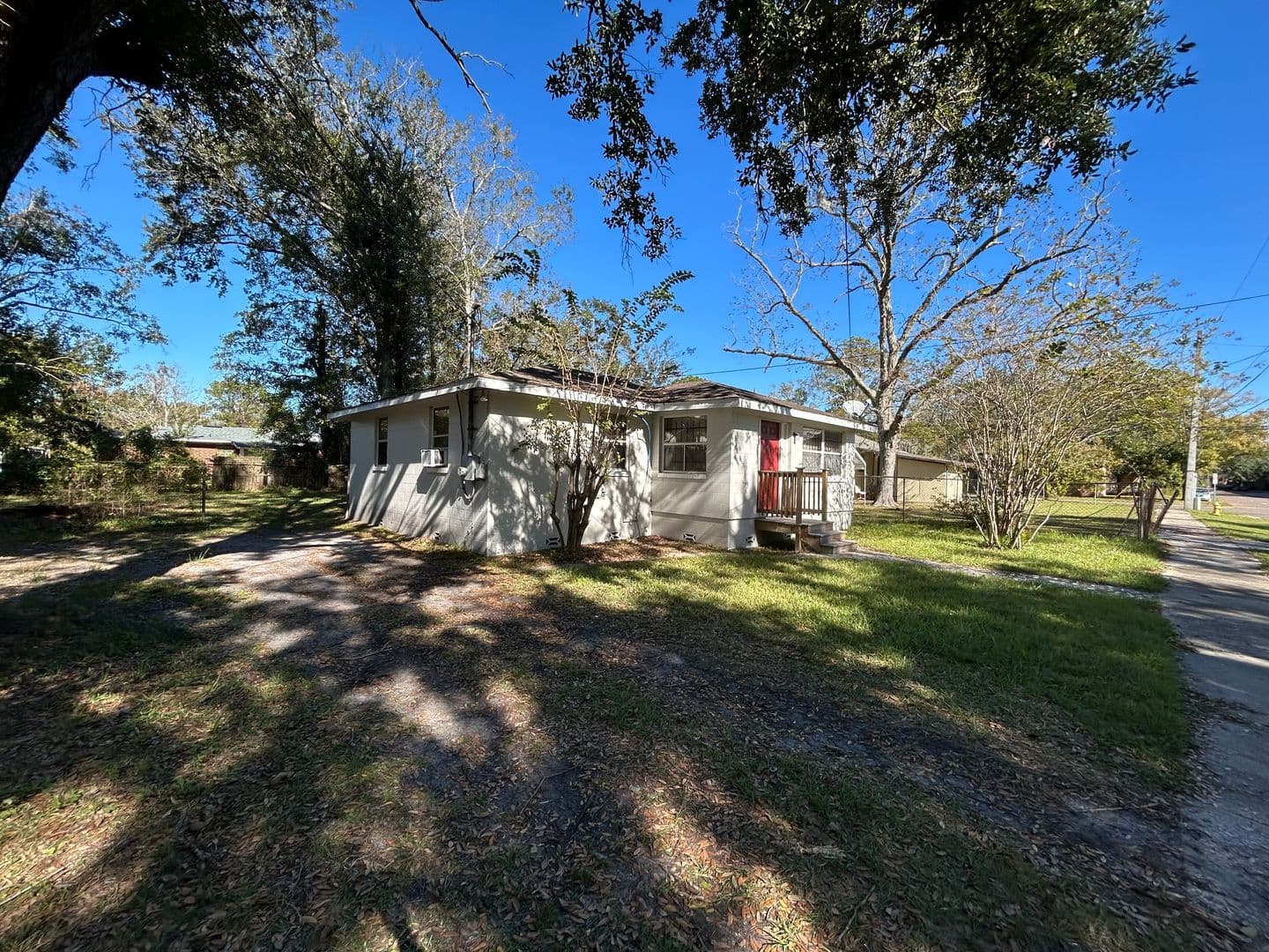 Jacksonville House: 1913 W 9th St