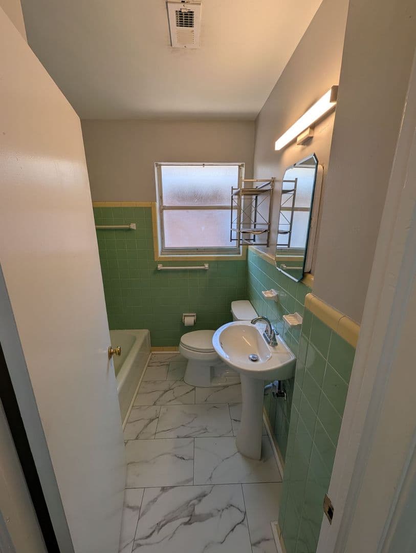 Jacksonville Apartment: 2716 Green St