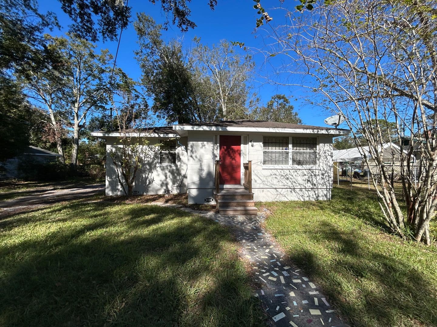 Jacksonville House: 1913 W 9th St
