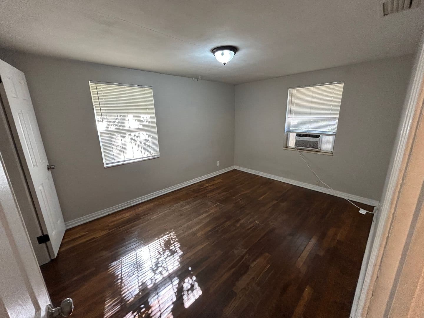 Jacksonville House: 1913 W 9th St