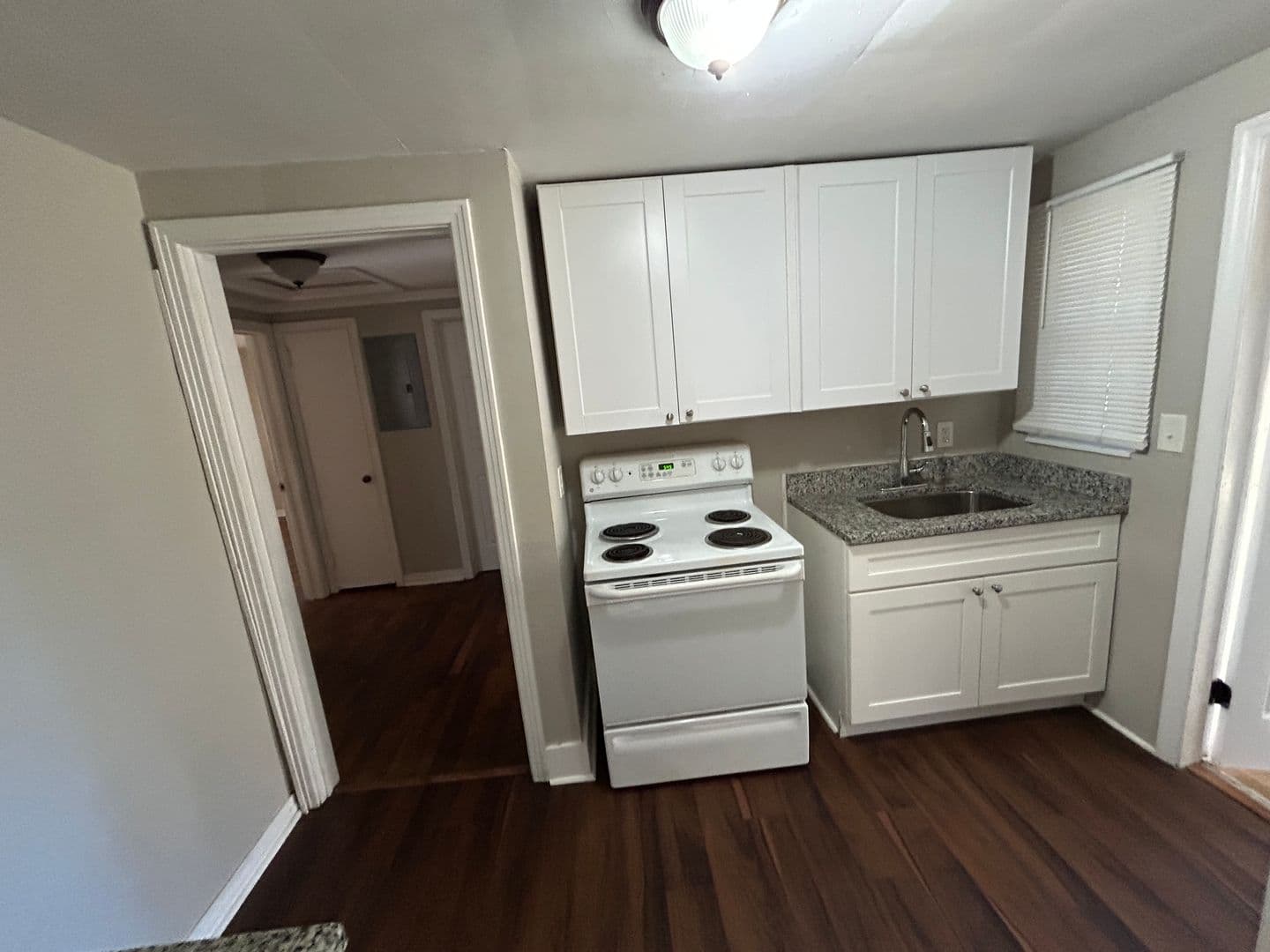 Jacksonville House: 1913 W 9th St