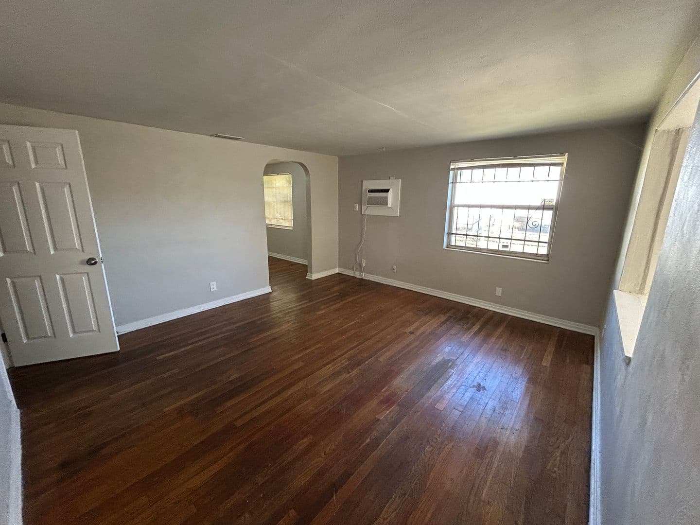 Jacksonville House: 1913 W 9th St