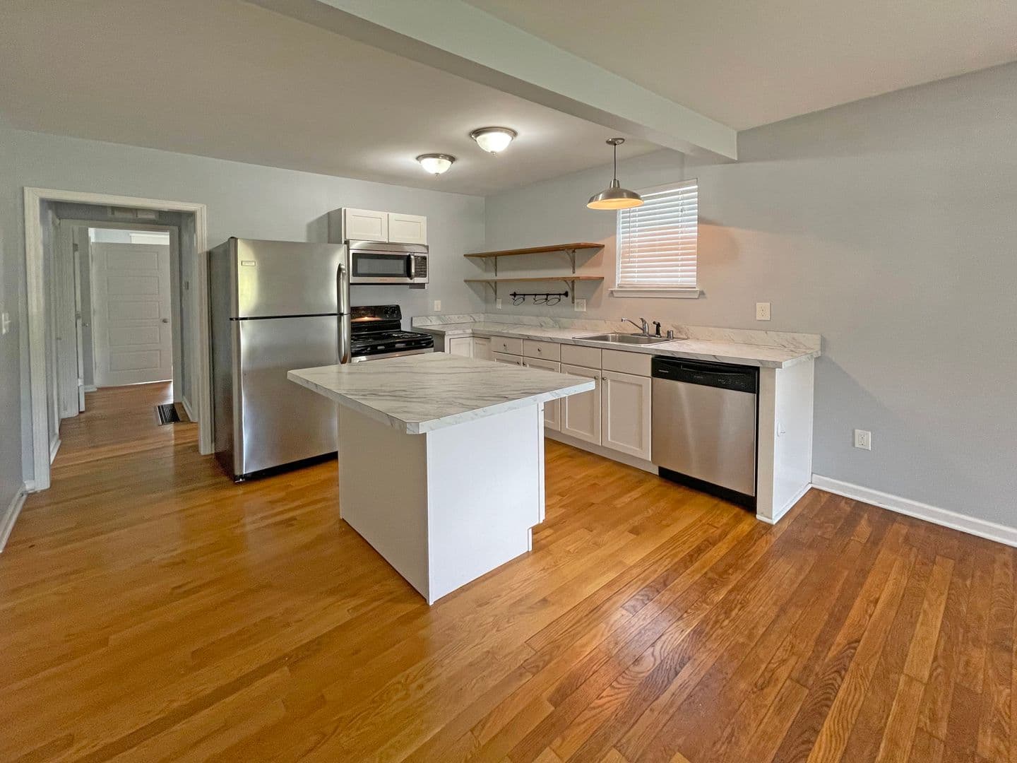 Lexington Apartment: 918 N. Limestone St.
