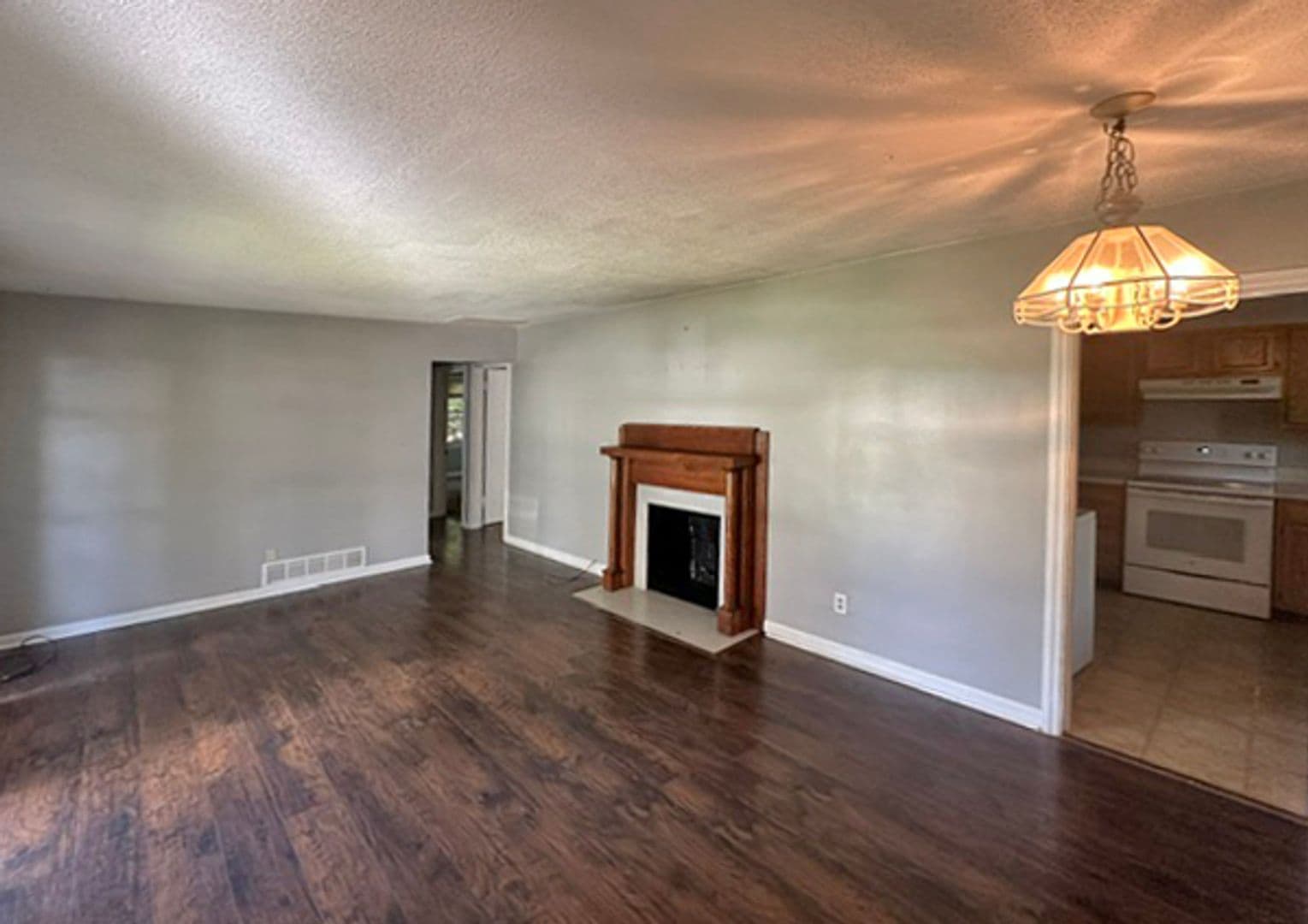 Lexington House: 604 Cardinal Lane