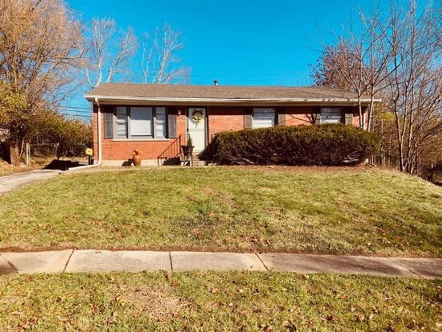 Lexington House: 2457 Mirahill Drive