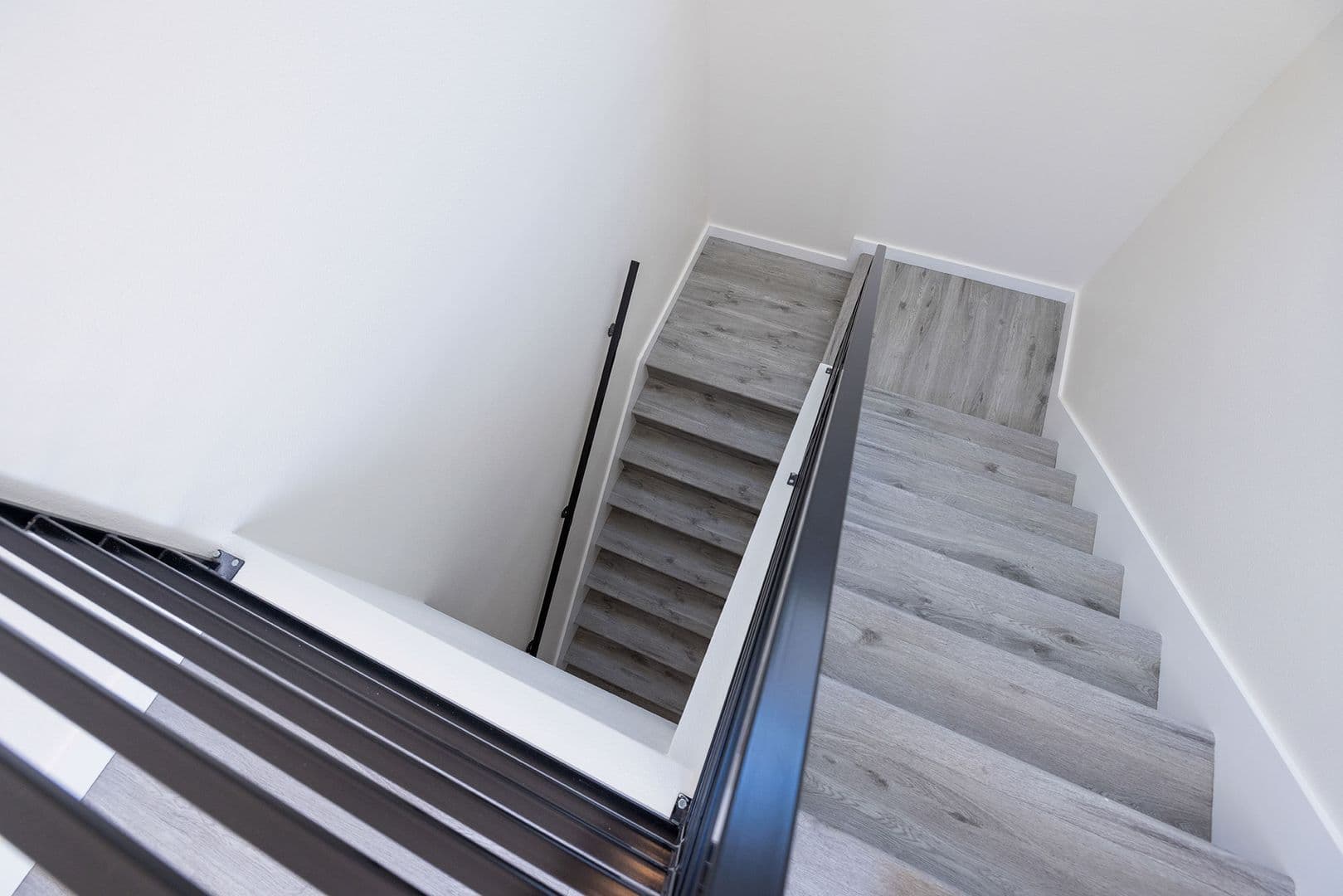 LOS ANGELES Apartment: 1128-1132 W 39TH ST