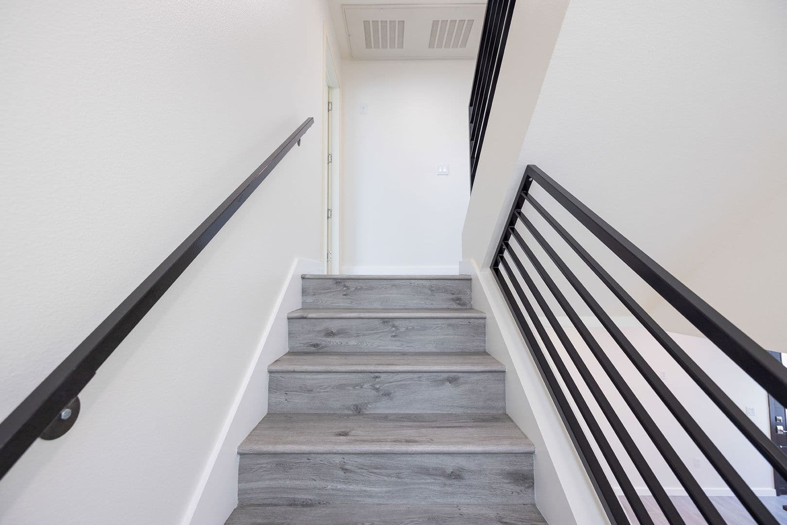 LOS ANGELES Apartment: 1128-1132 W 39TH ST