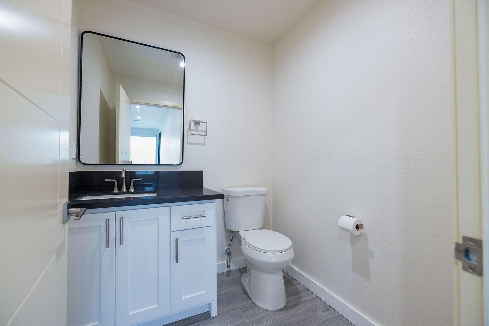 LOS ANGELES Apartment: 1128-1132 W 39TH ST