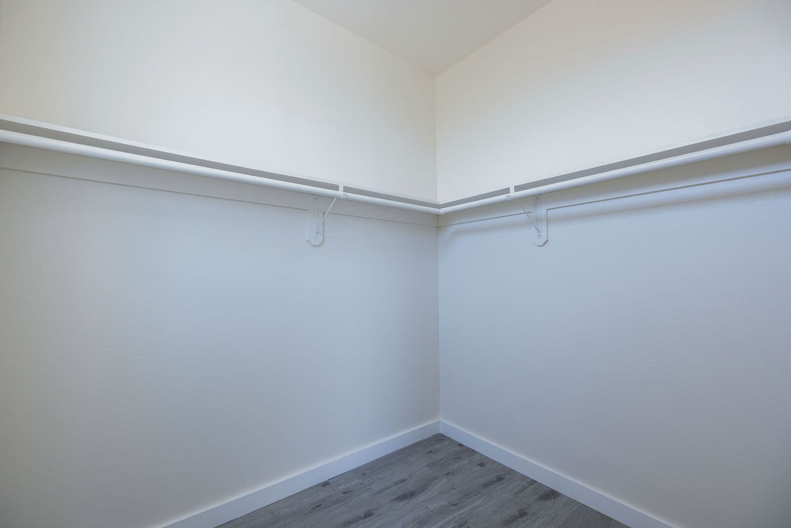 LOS ANGELES Apartment: 1128-1132 W 39TH ST