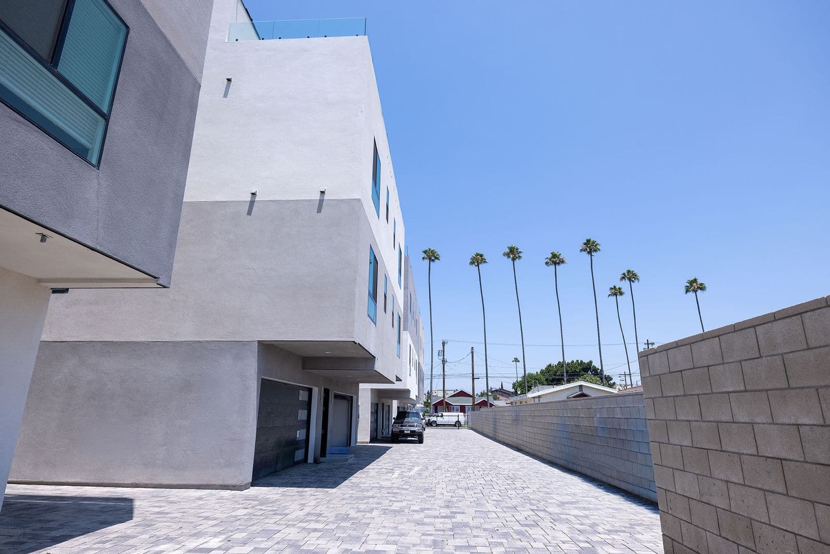 LOS ANGELES Apartment: 1128-1132 W 39TH ST