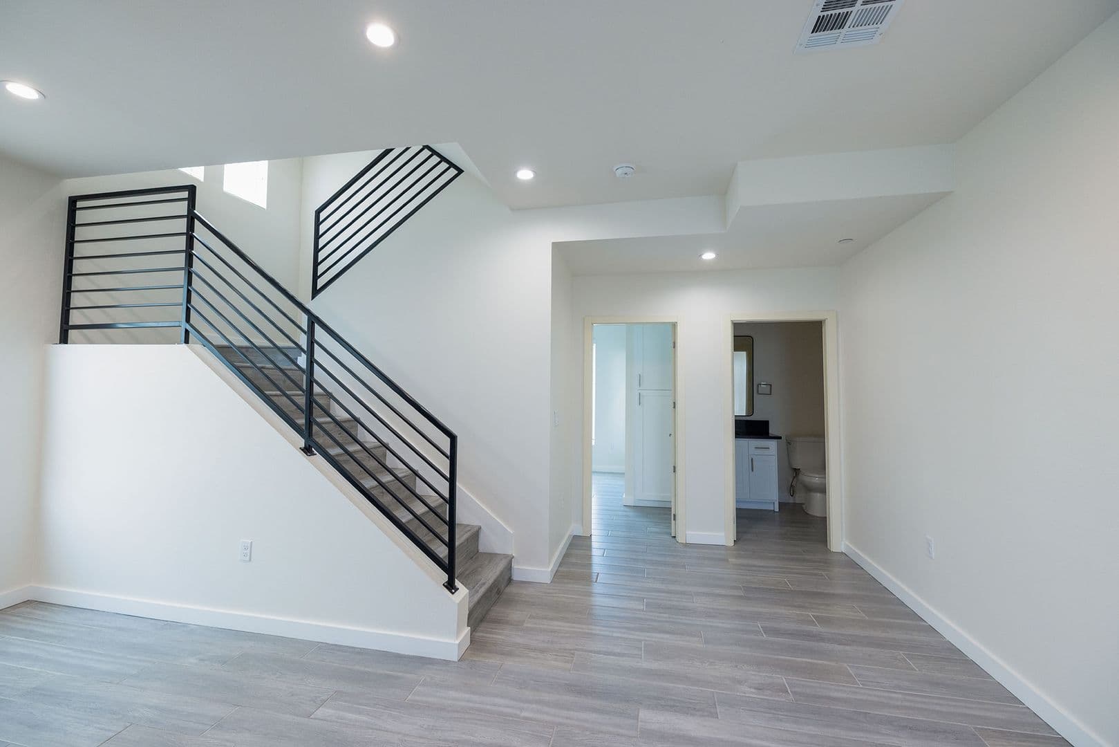 LOS ANGELES Apartment: 1128-1132 W 39TH ST