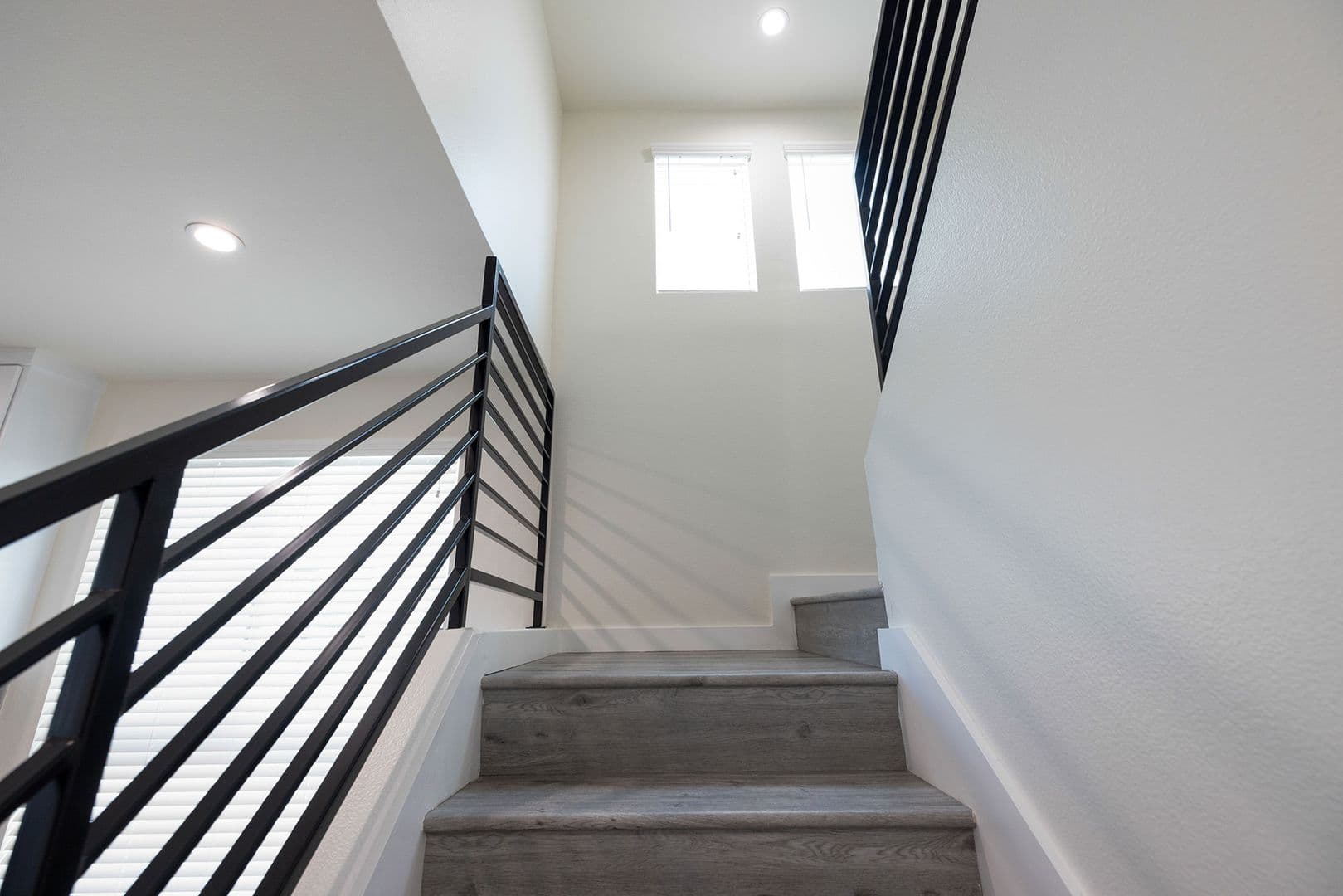 LOS ANGELES Apartment: 1128-1132 W 39TH ST