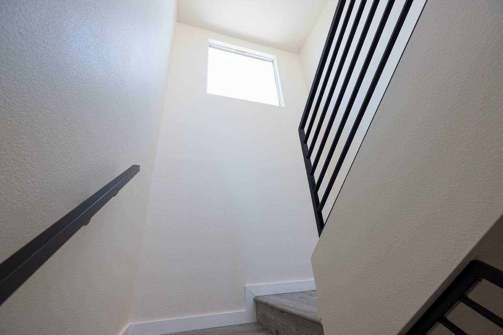 LOS ANGELES Apartment: 1128-1132 W 39TH ST