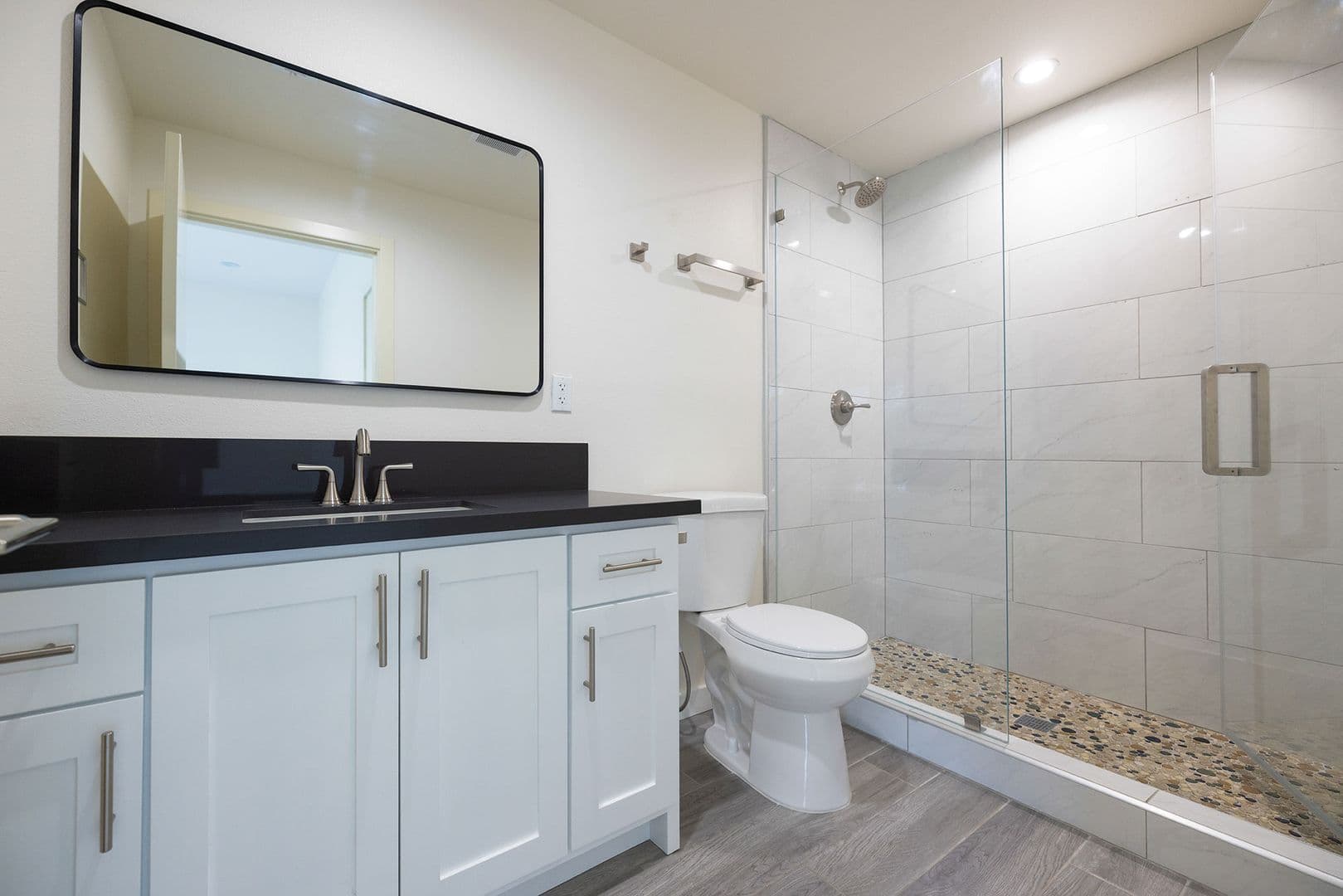 LOS ANGELES Apartment: 1128-1132 W 39TH ST