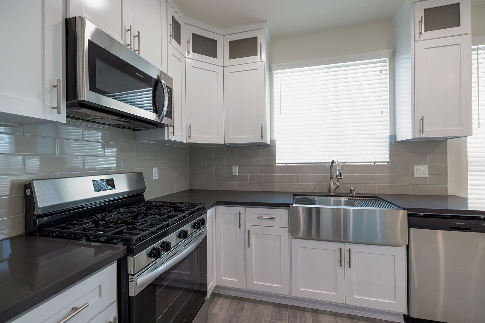 LOS ANGELES Apartment: 1128-1132 W 39TH ST