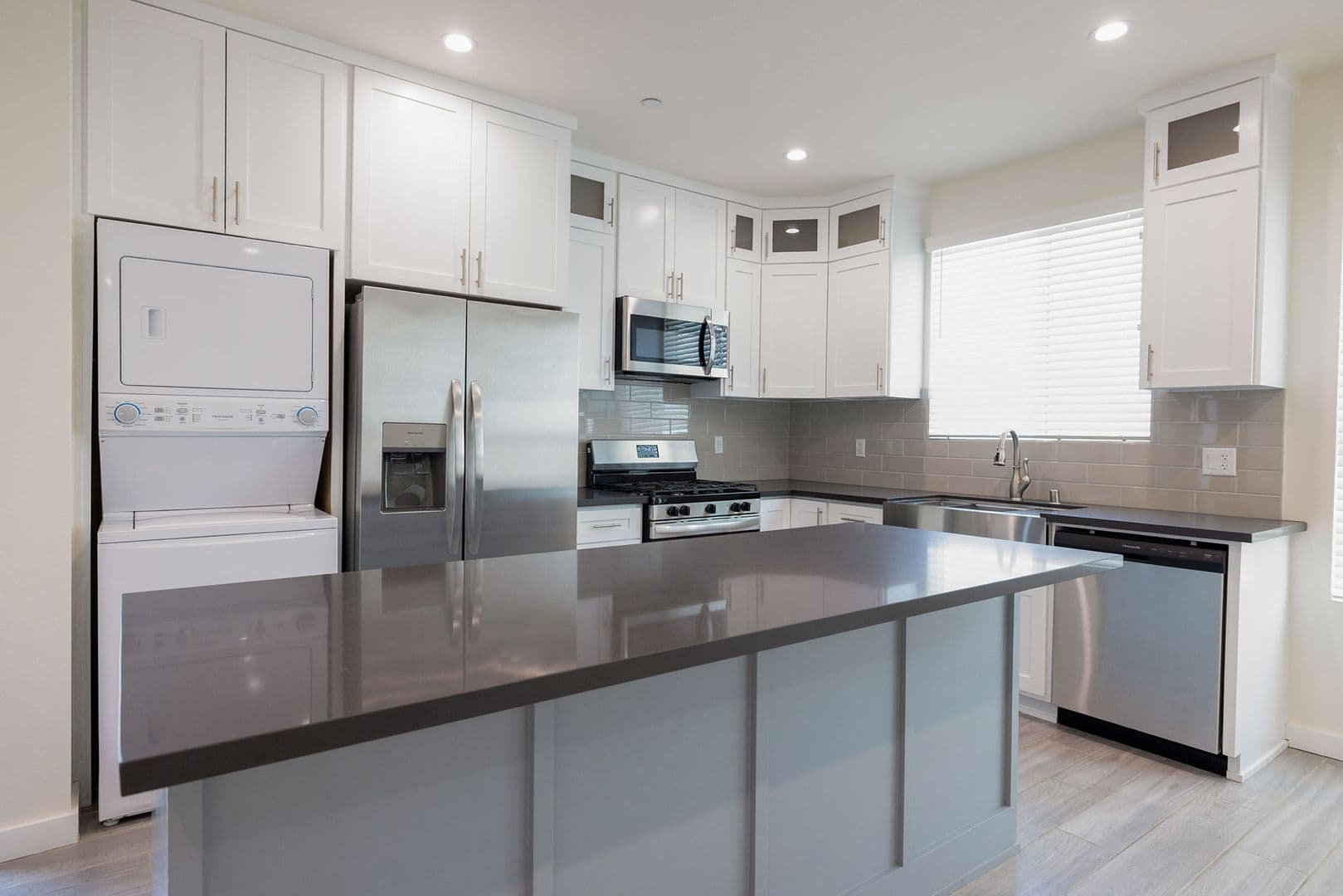 LOS ANGELES Apartment: 1128-1132 W 39TH ST