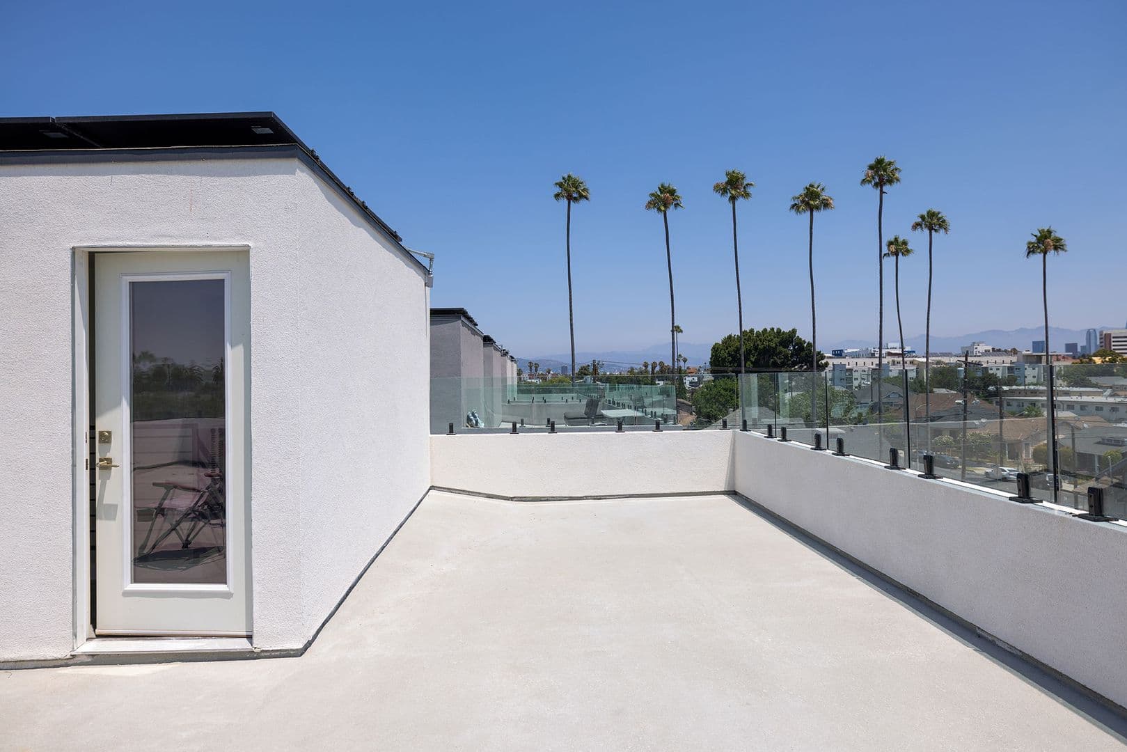 LOS ANGELES Apartment: 1128-1132 W 39TH ST