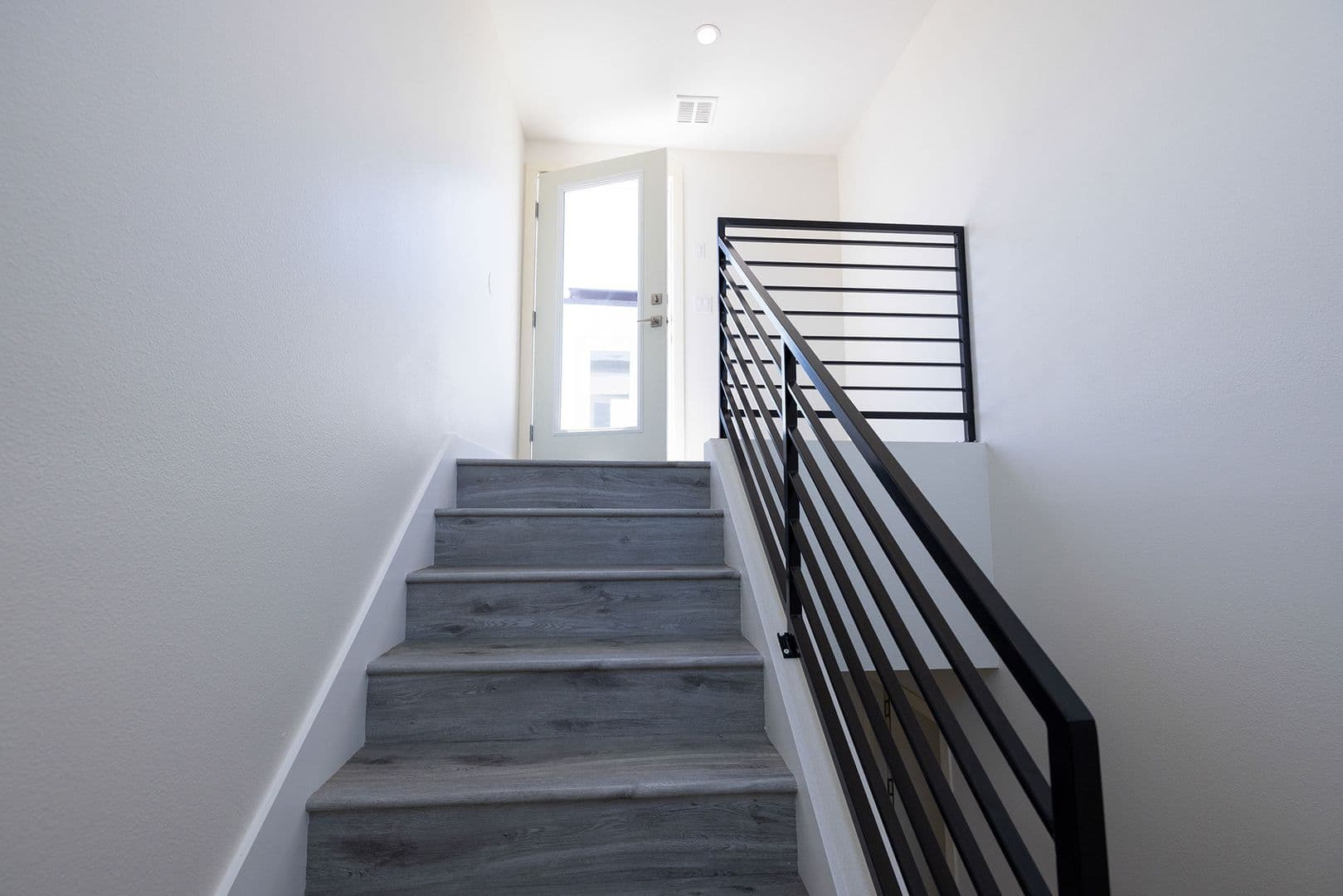 LOS ANGELES Apartment: 1128-1132 W 39TH ST