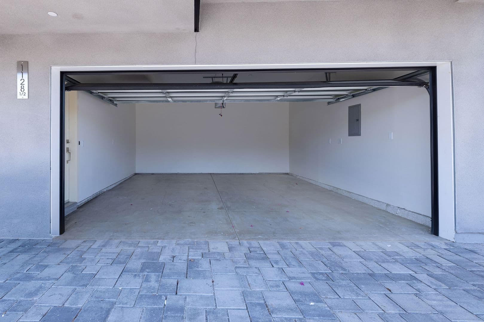 LOS ANGELES Apartment: 1128-1132 W 39TH ST