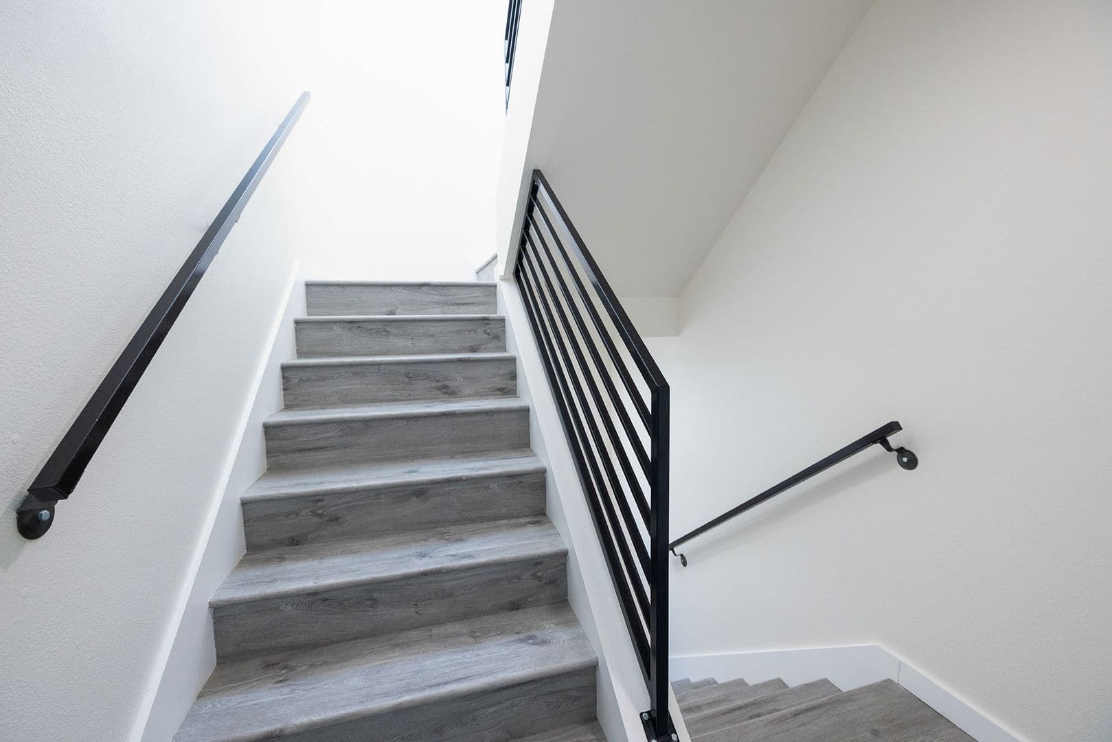LOS ANGELES Apartment: 1128-1132 W 39TH ST