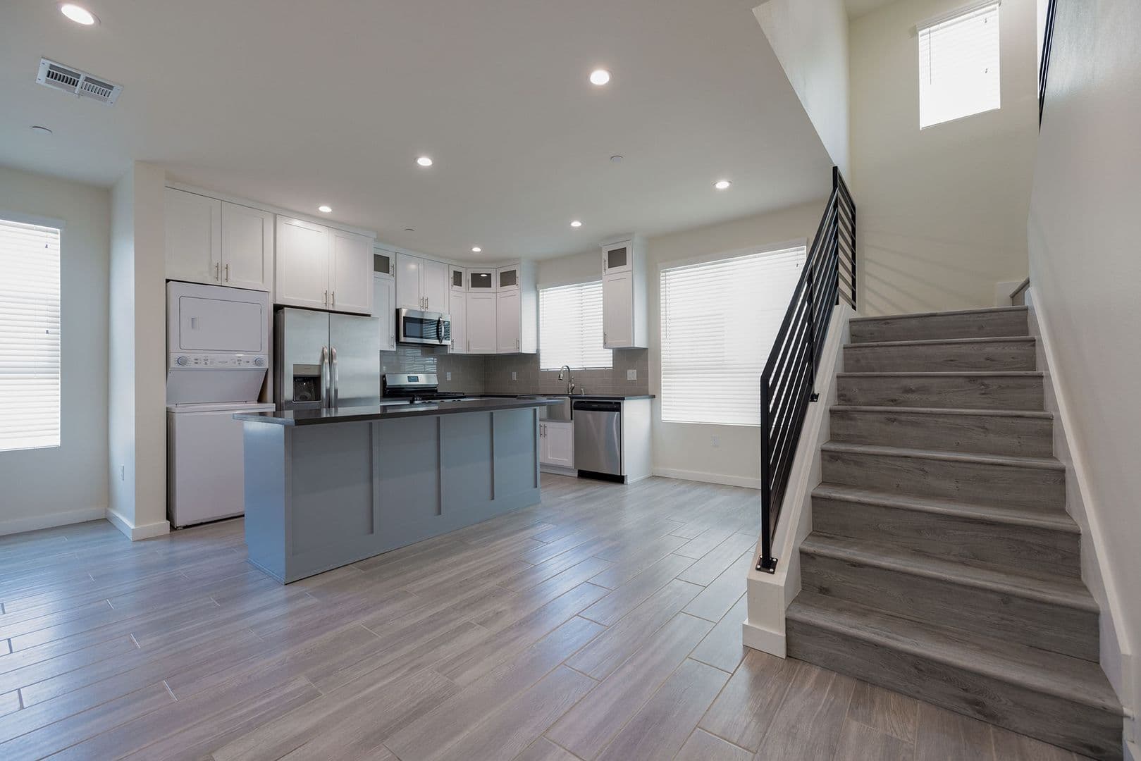 LOS ANGELES Apartment: 1128-1132 W 39TH ST