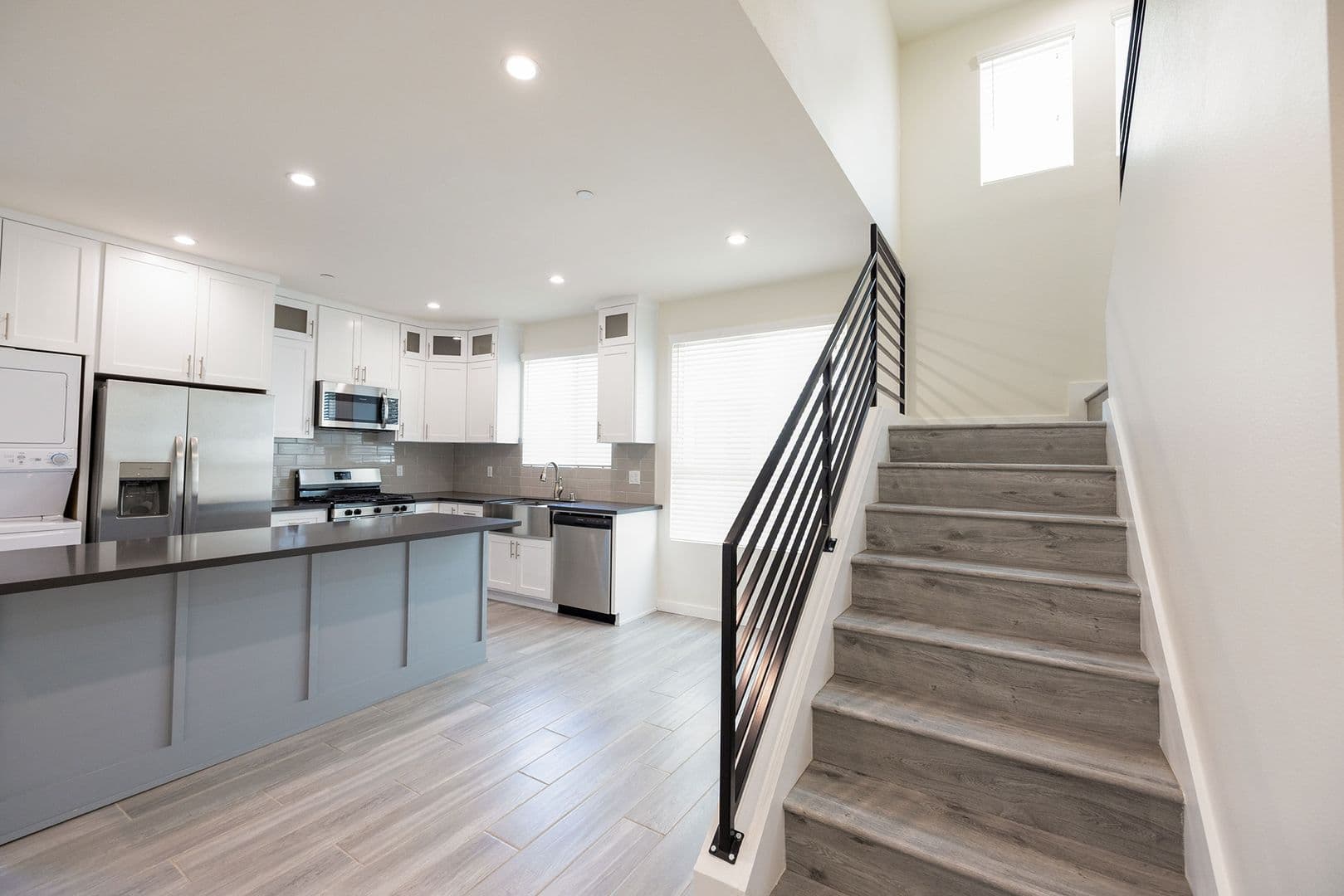 LOS ANGELES Apartment: 1128-1132 W 39TH ST