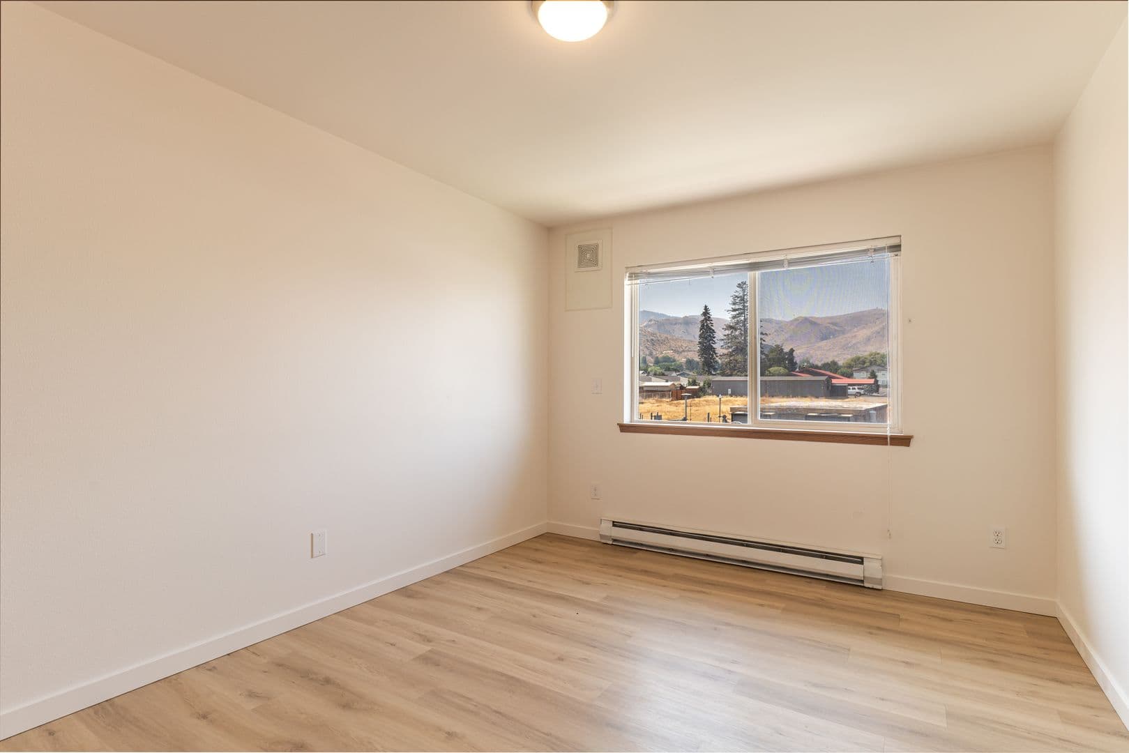 wenatchee Apartment: 1624 Cross St