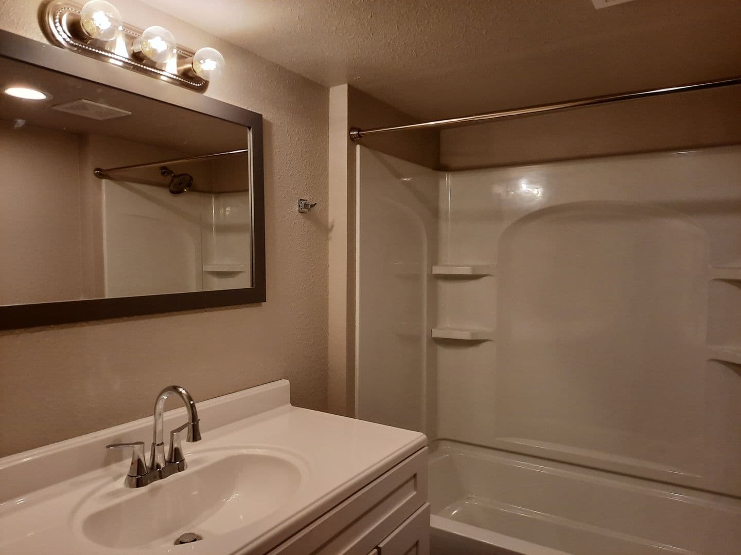 East Wenatchee Apartment: 64 N James