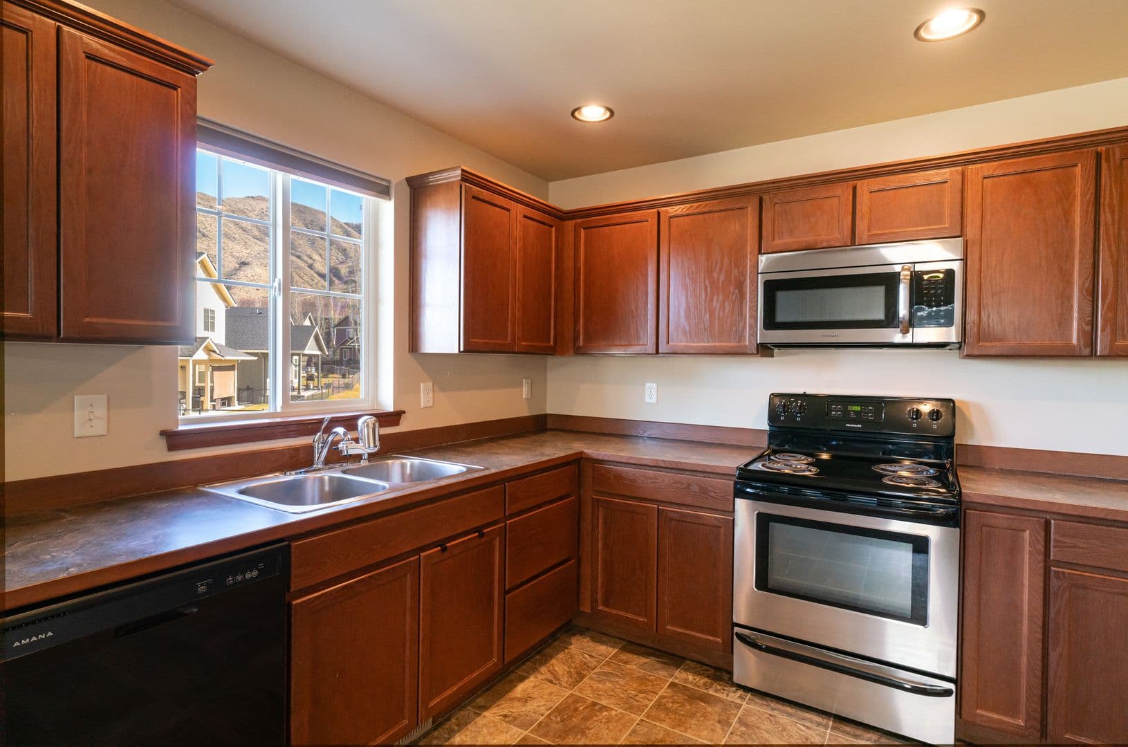 Wenatchee House: 2139 Roper LN