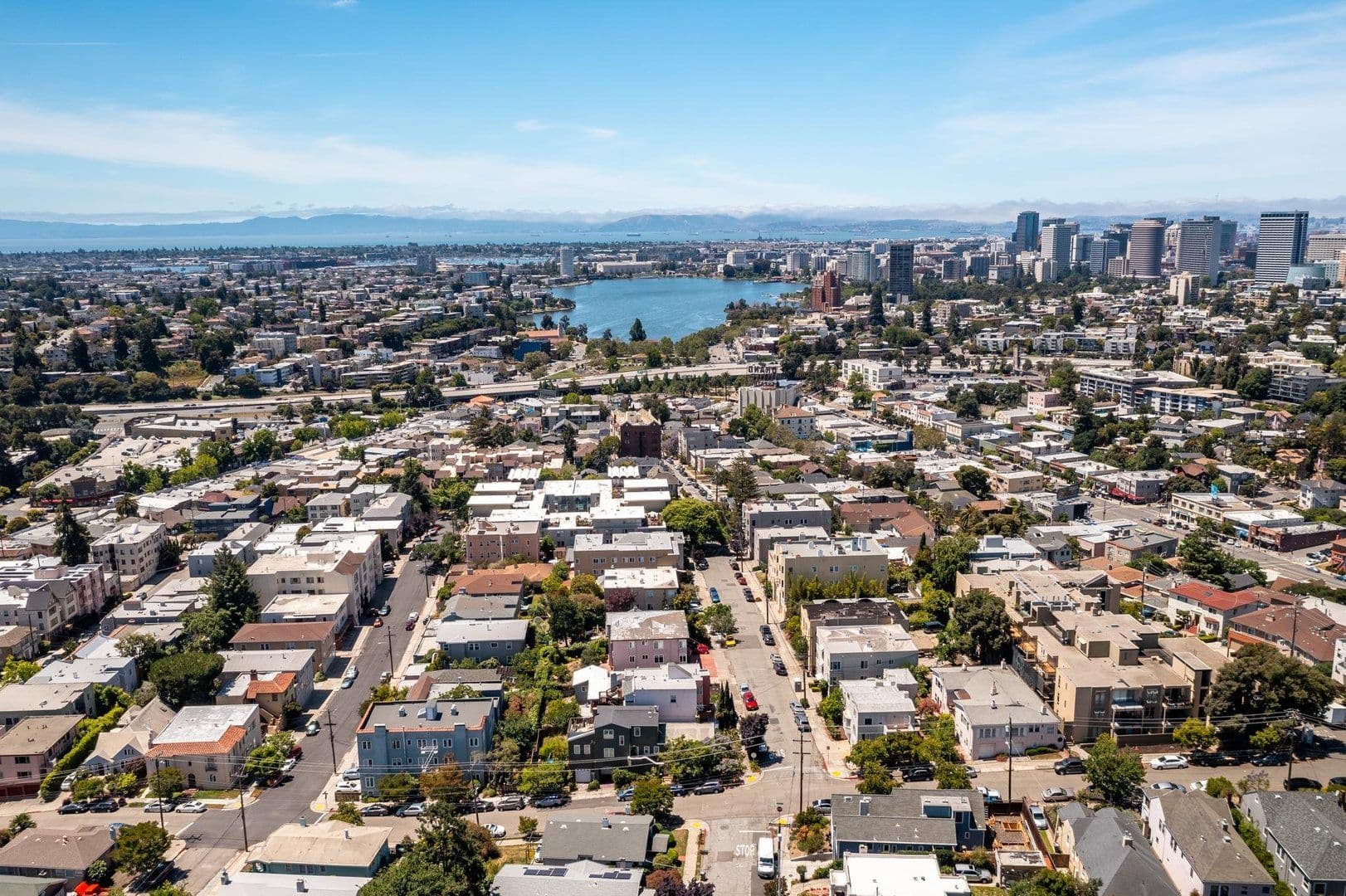 Oakland Apartment: 872 Warfield Ave