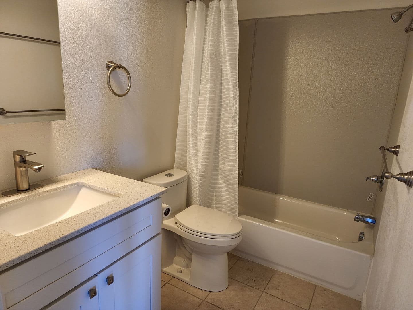 Oakland Apartment: 3209 International Blvd