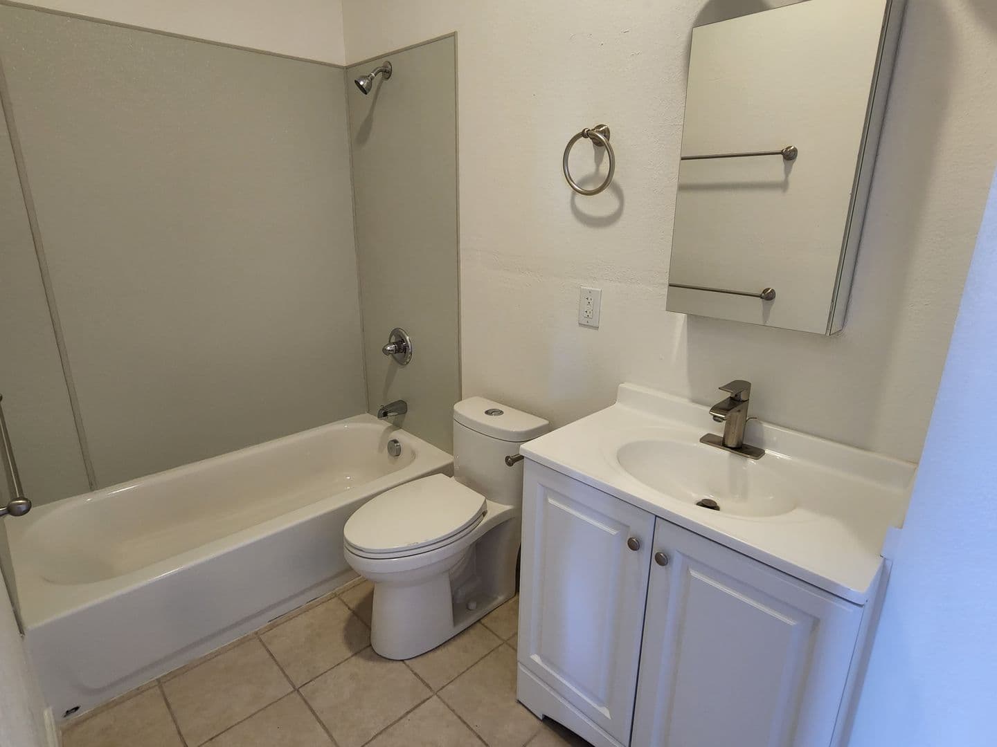Oakland Apartment: 3209 International Blvd