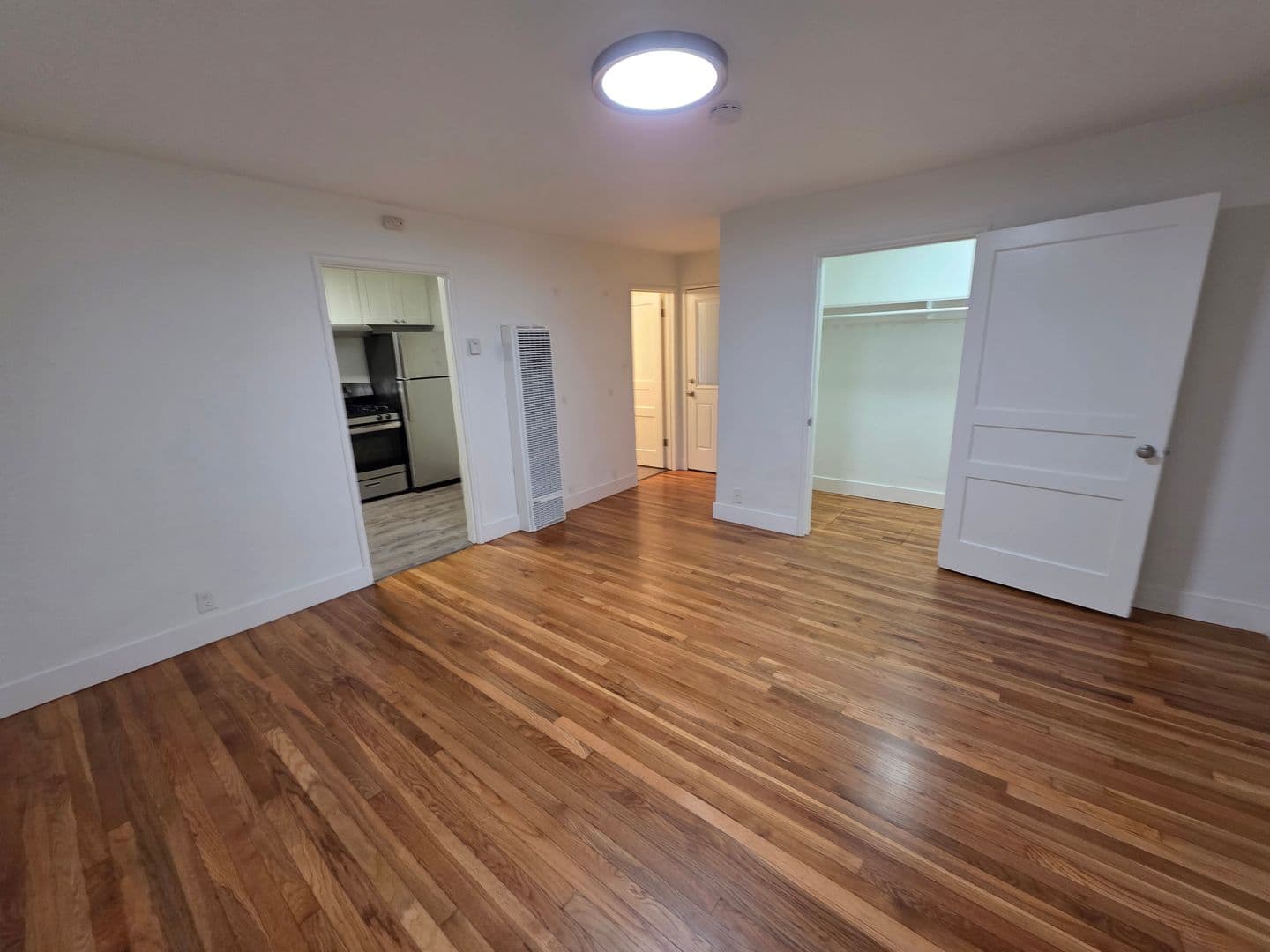 Oakland Apartment: 872 Warfield Ave