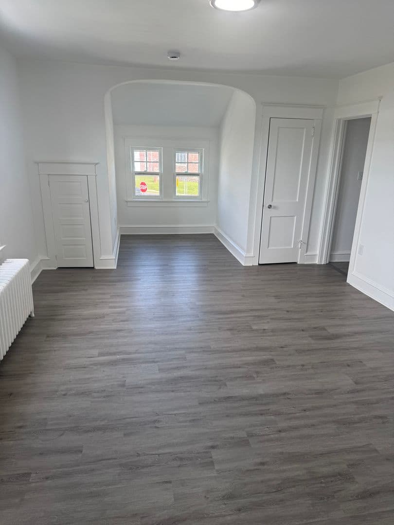 Elmer Apartment: 88 Chestnut St