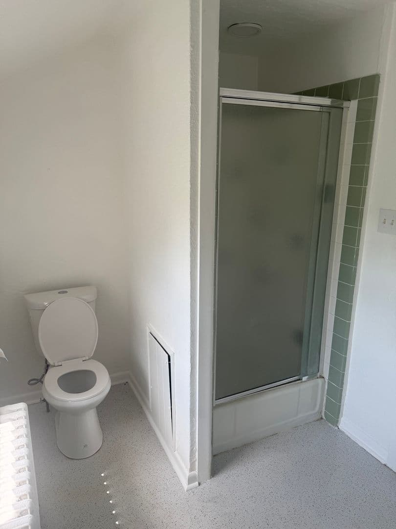Elmer Apartment: 88 Chestnut St