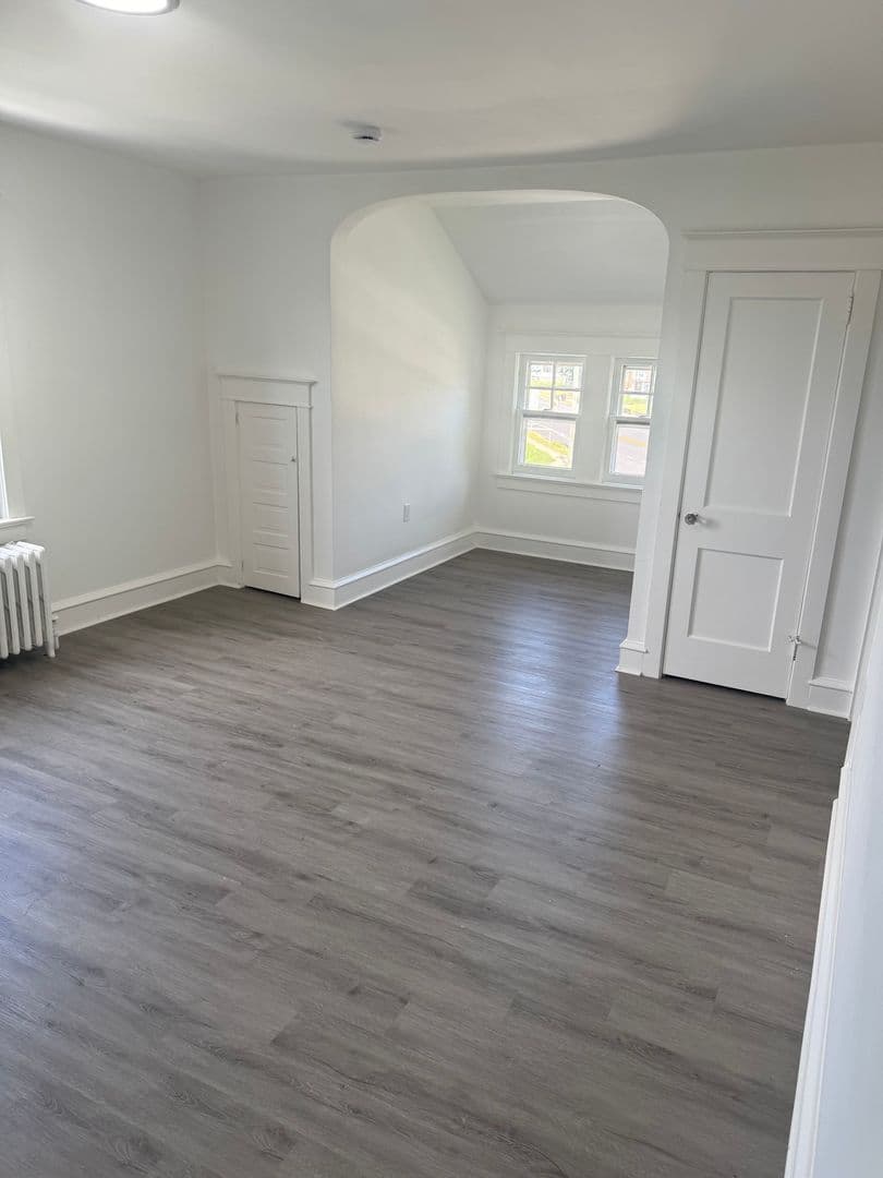 Elmer Apartment: 88 Chestnut St