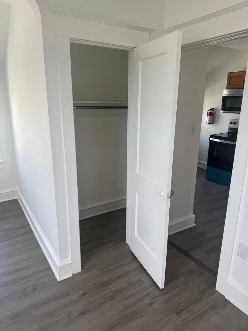 Elmer Apartment: 88 Chestnut St
