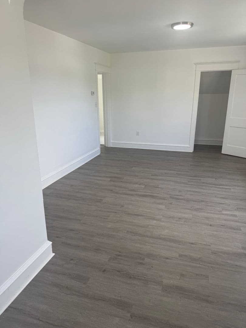 Elmer Apartment: 88 Chestnut St