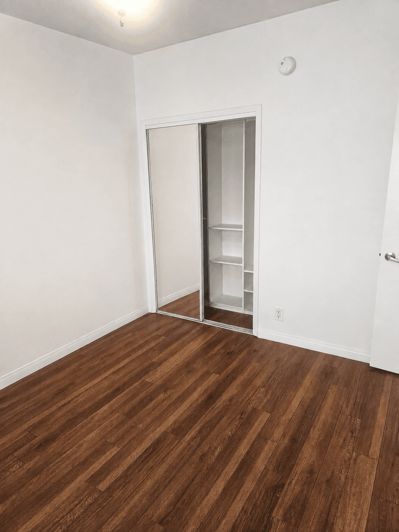 Los Angeles Apartment: 2278 W. Adams Blvd.