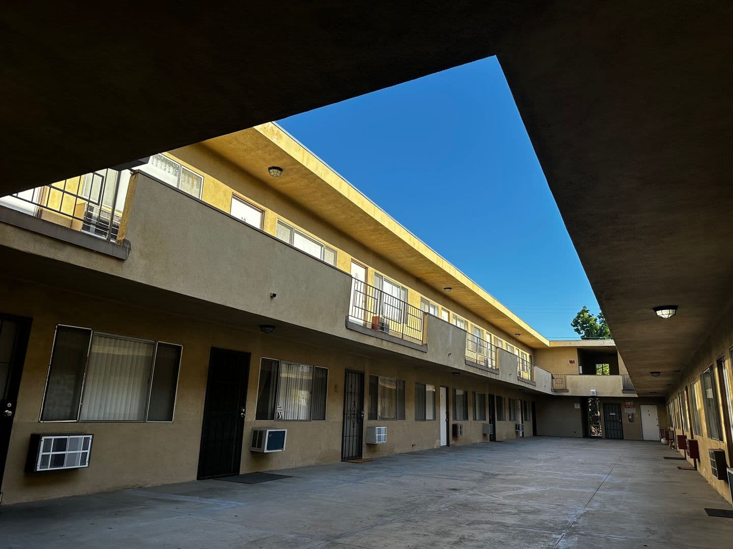 Glendale Apartment: 120 E Chestnut St