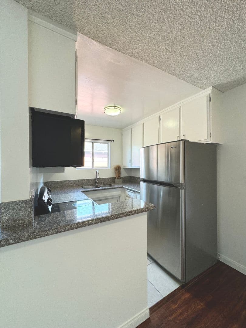 Los Angeles Apartment: 2106 S. Bentley Ave