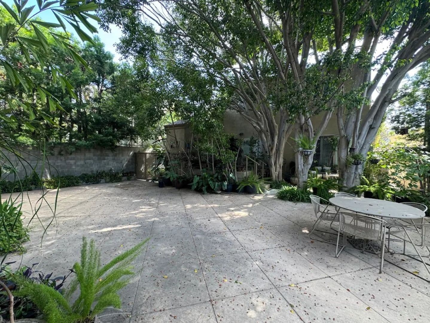 Los Angeles Apartment: 751 N. Harper Ave.